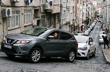 Yokuş Kalkışlarında Aracın Geri Kaydırması Şanzıman Arızası mıdır?